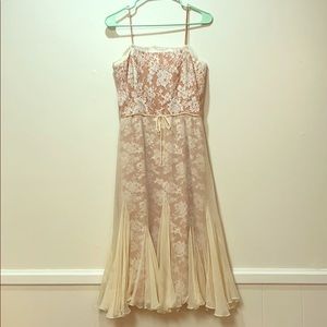 Lovely romantic true vintage dress vintage sizing!